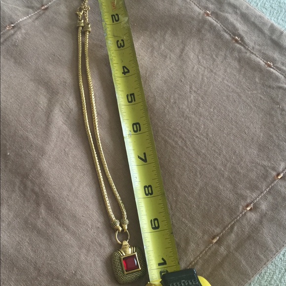 Necklace gold tone with ruby like stone - Picture 5 of 5